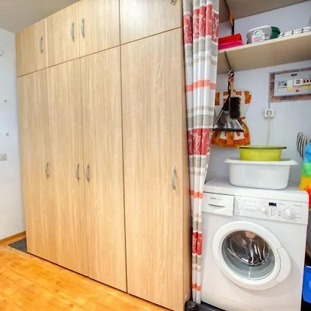 - Haus P, App 0p0103